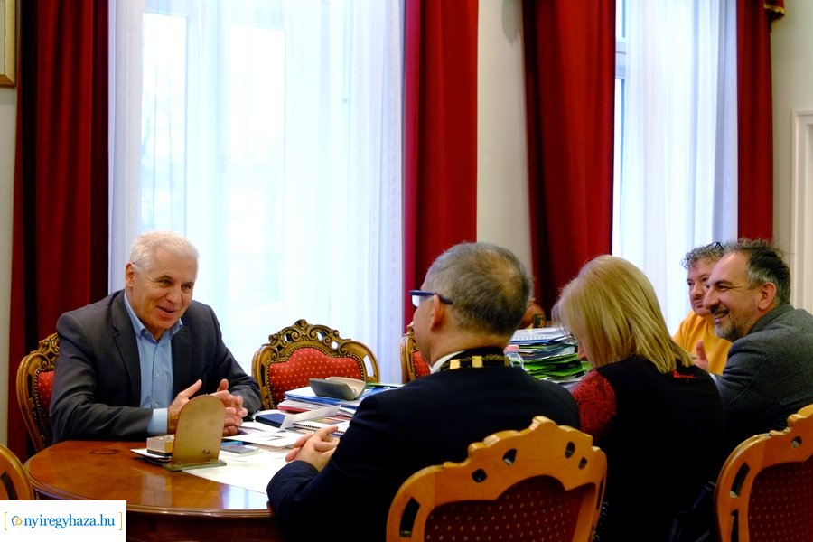 Rotary kormányzó a Városházán 20230116