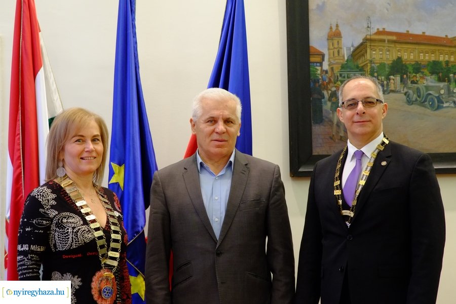 Rotary kormányzó a Városházán 20230116