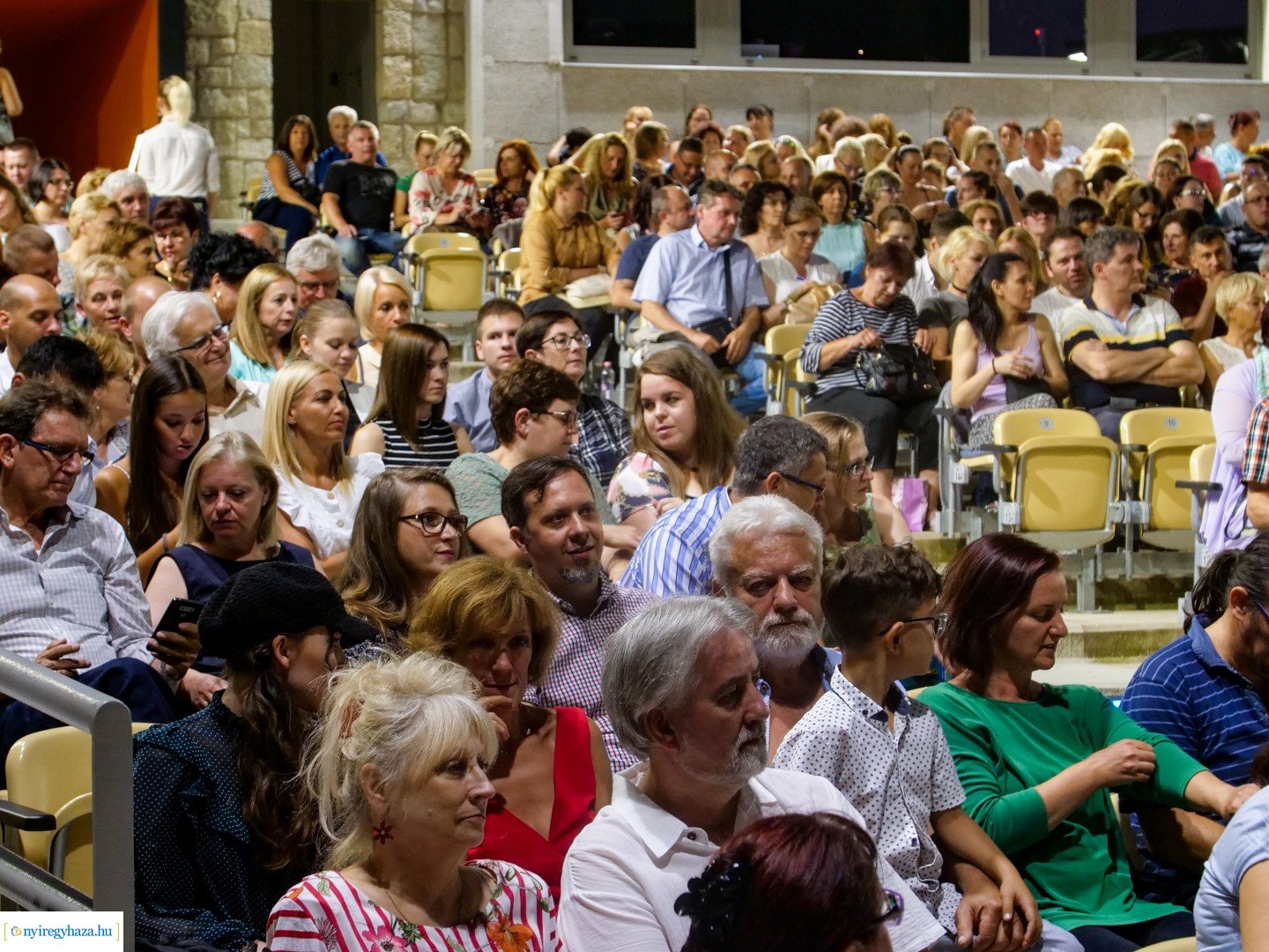 Rózsakert Szabadtéri Színpad Bolha a fülbe