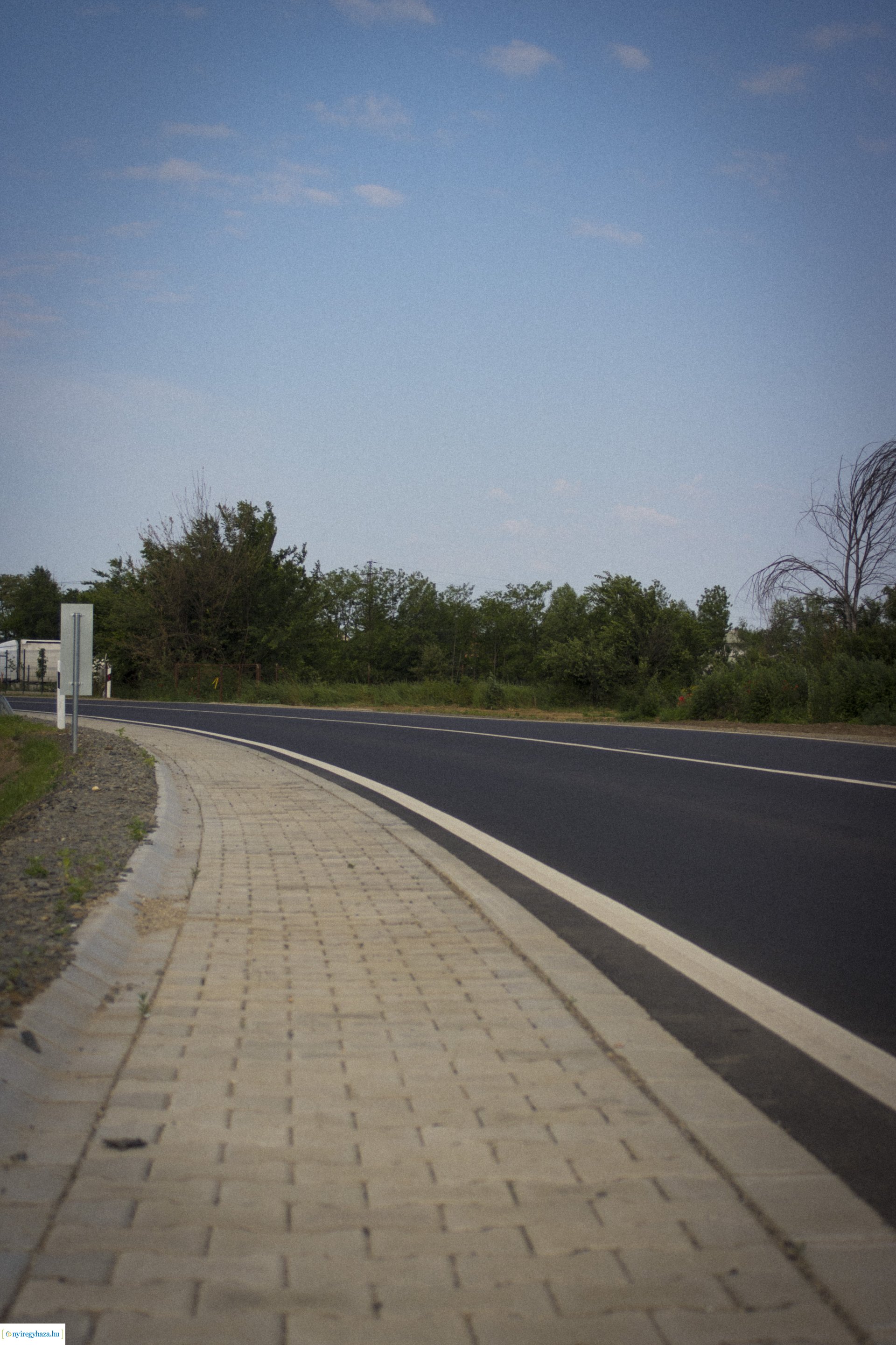 Rozsrétszőlő bekötőút felújítása