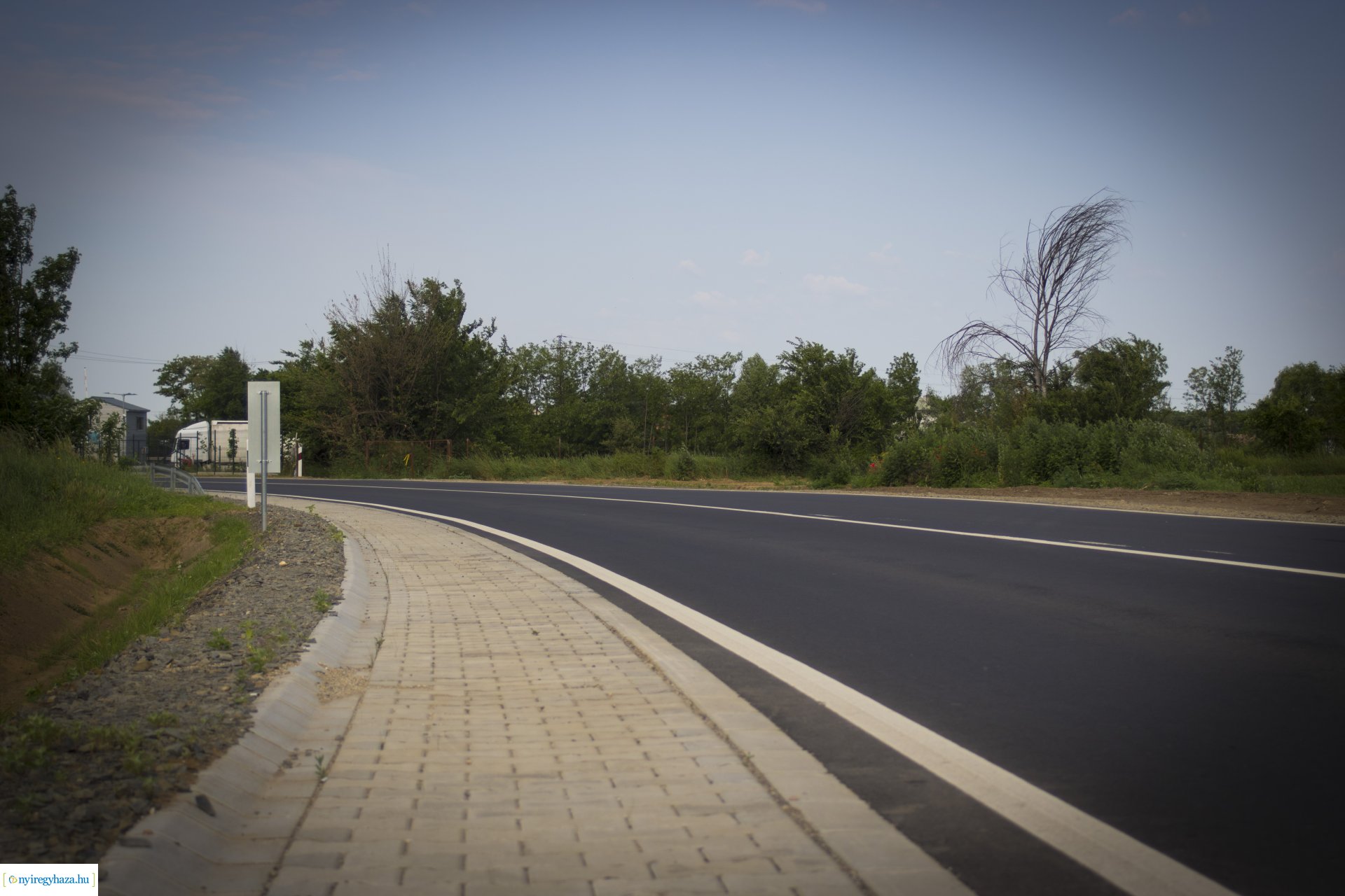 Rozsrétszőlő bekötőút felújítása