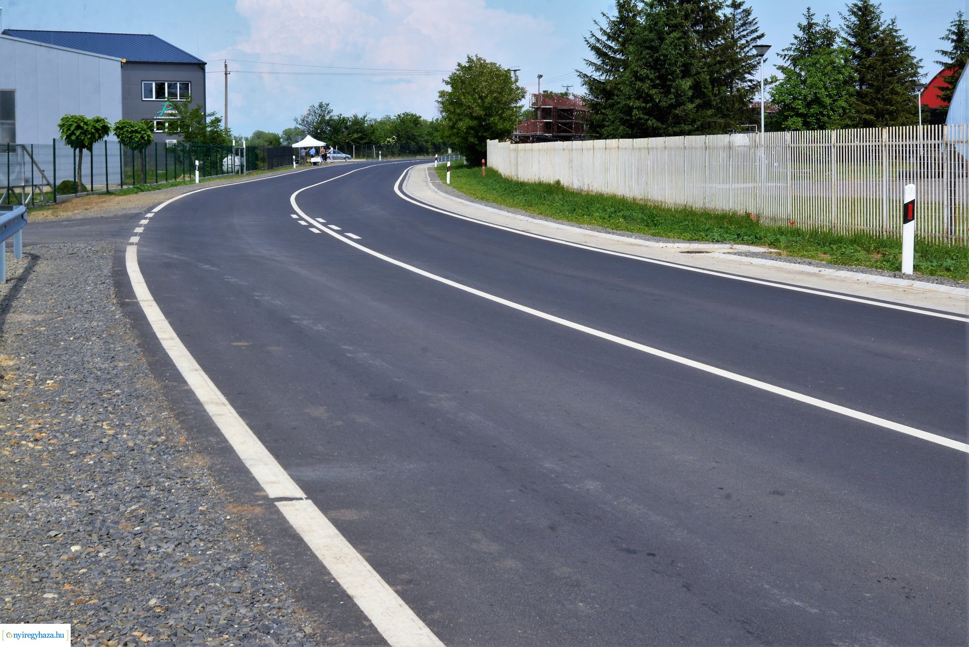 Rozsrétszőlő felújított  bekötőút átadás