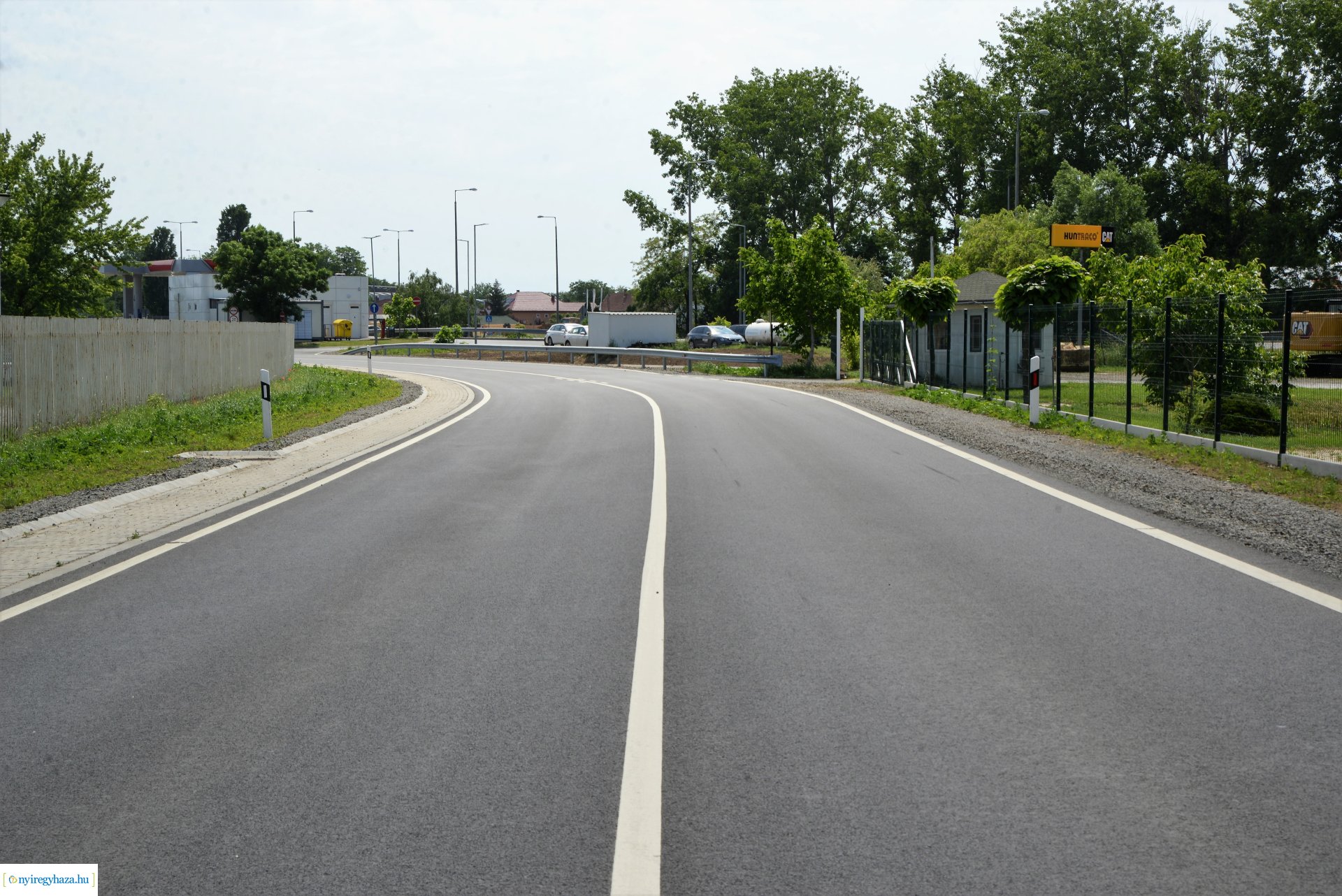 Rozsrétszőlő felújított  bekötőút átadás