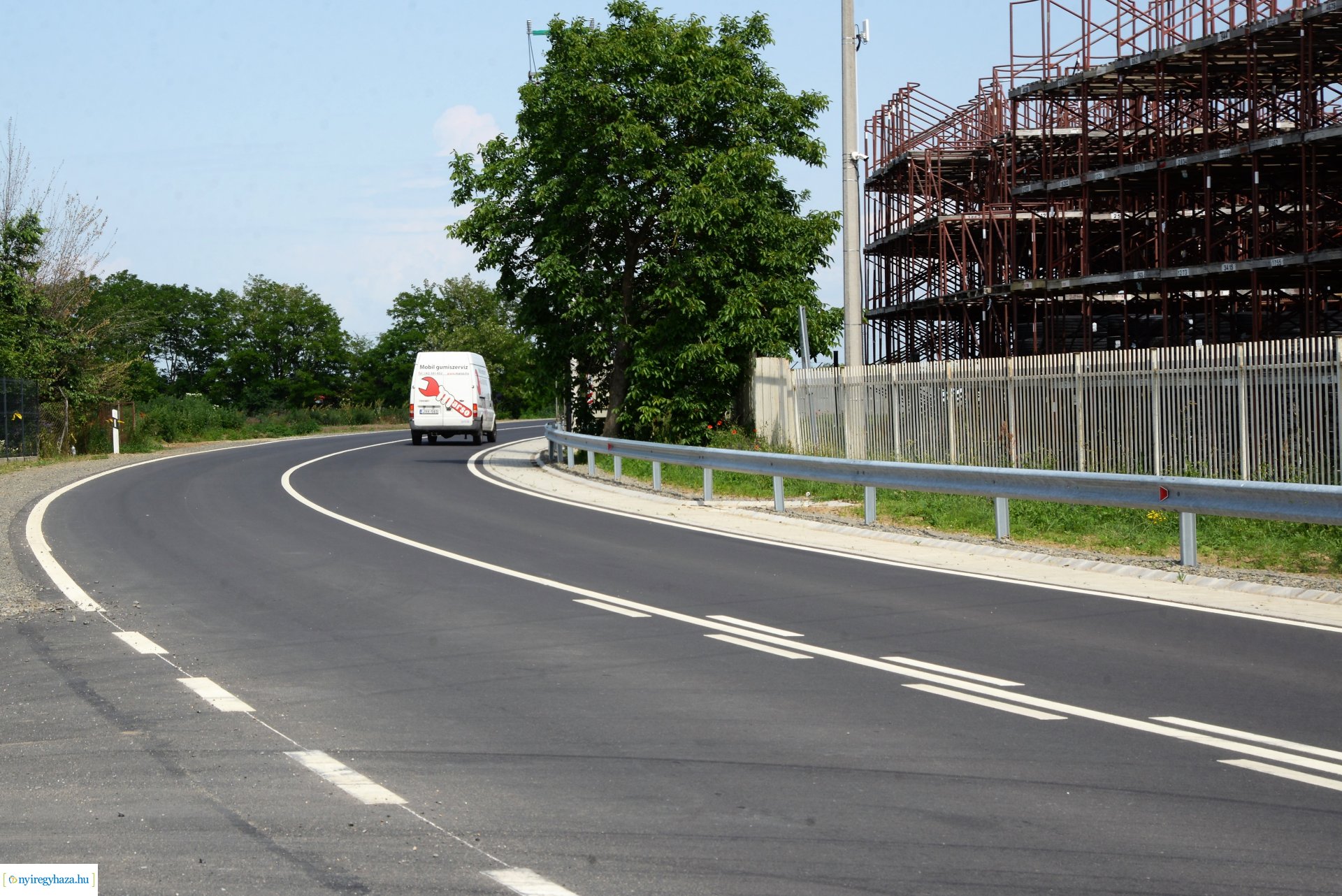 Rozsrétszőlő felújított  bekötőút átadás
