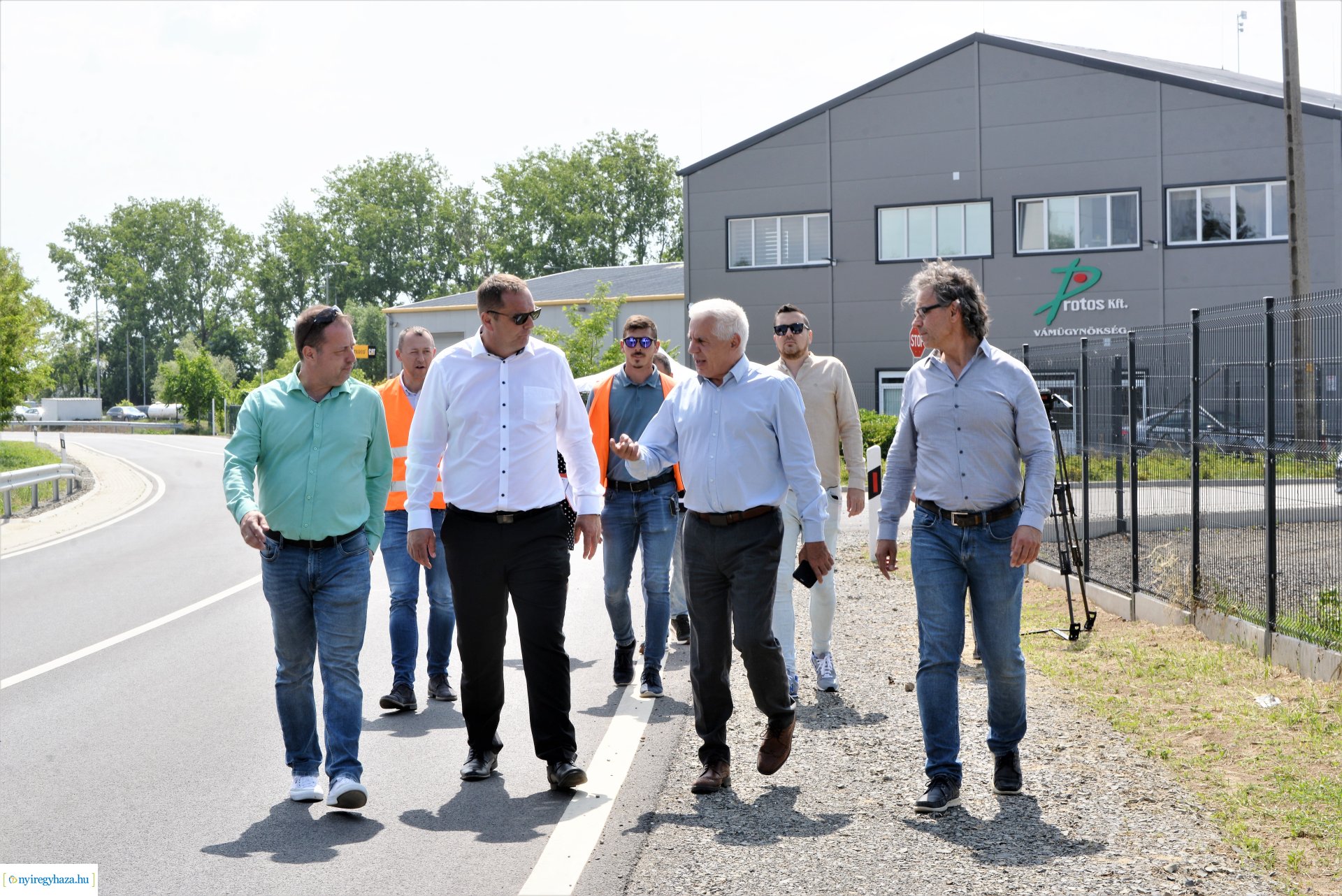 Rozsrétszőlő felújított  bekötőút átadás