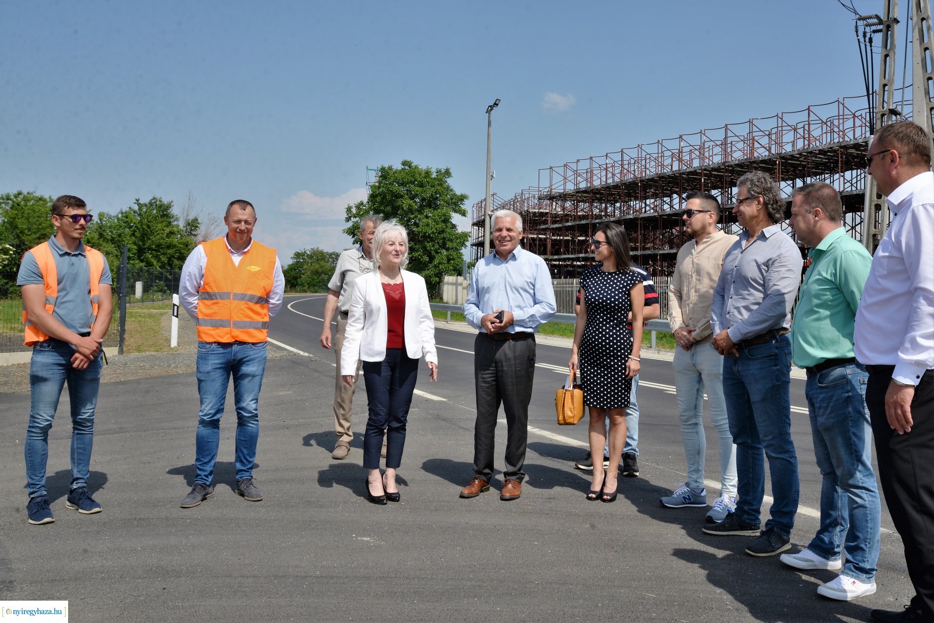 Rozsrétszőlő felújított  bekötőút átadás