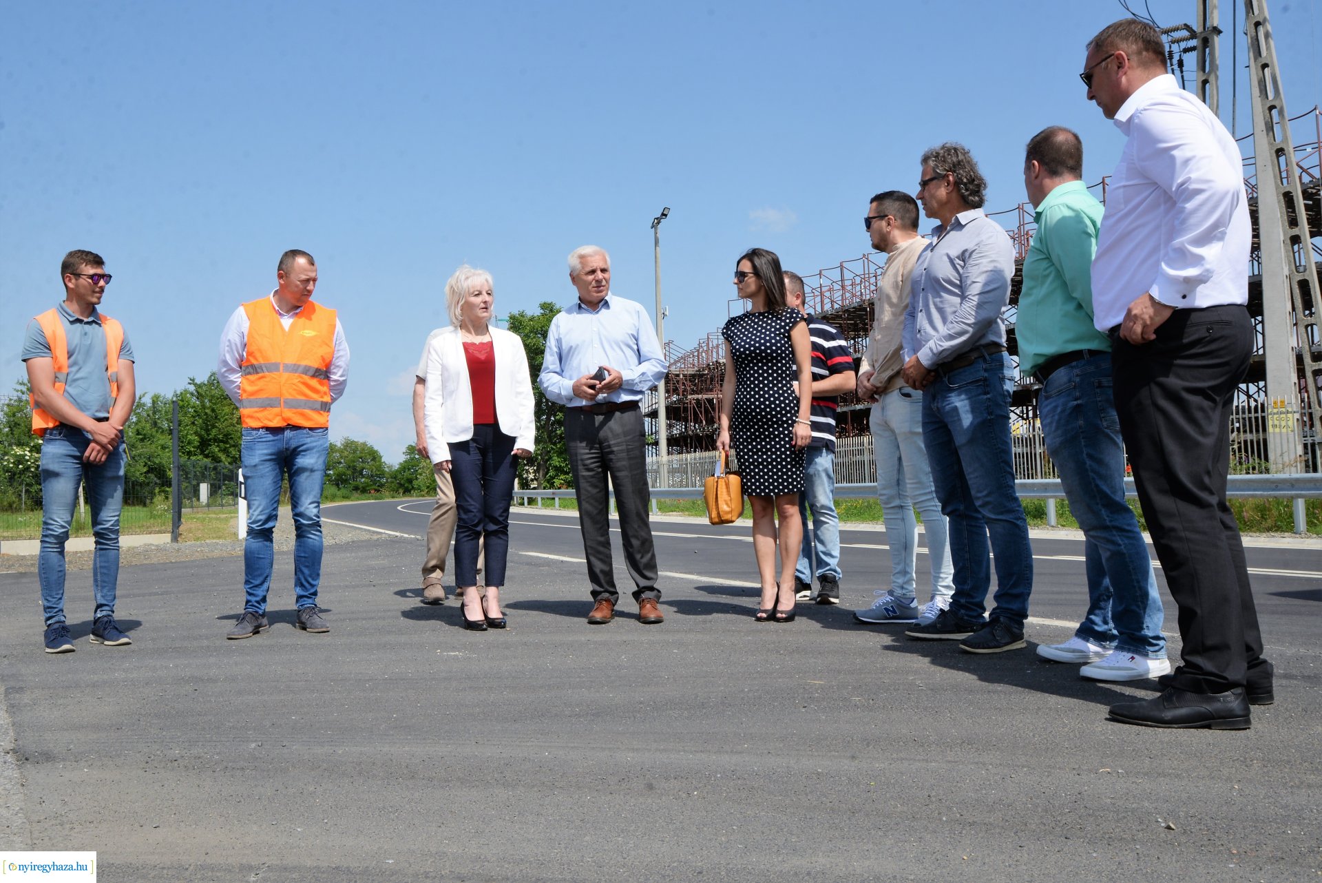 Rozsrétszőlő felújított  bekötőút átadás