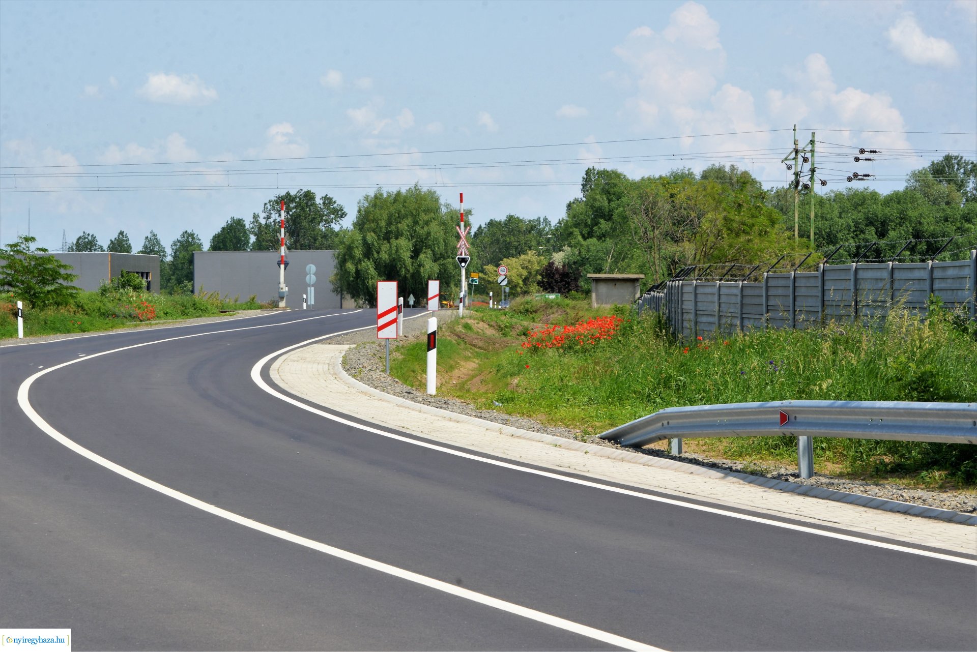 Rozsrétszőlő felújított  bekötőút átadás