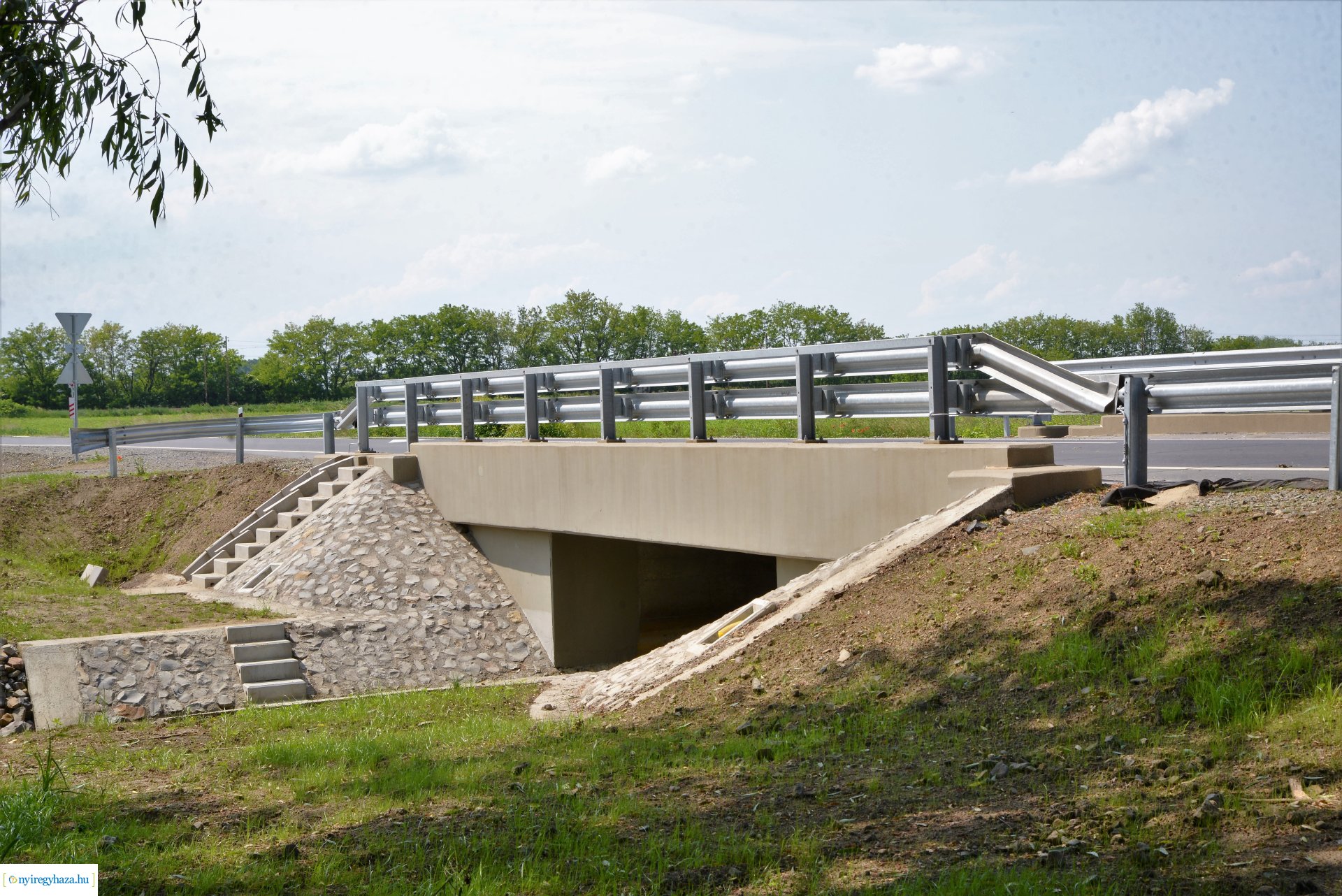 Rozsrétszőlő felújított  bekötőút átadás