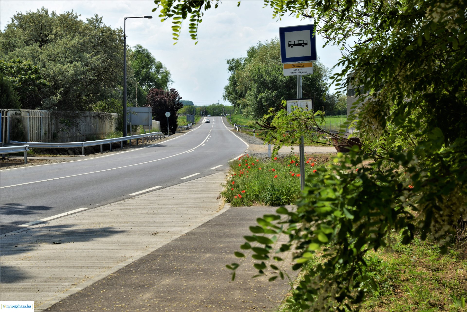 Rozsrétszőlő felújított  bekötőút átadás