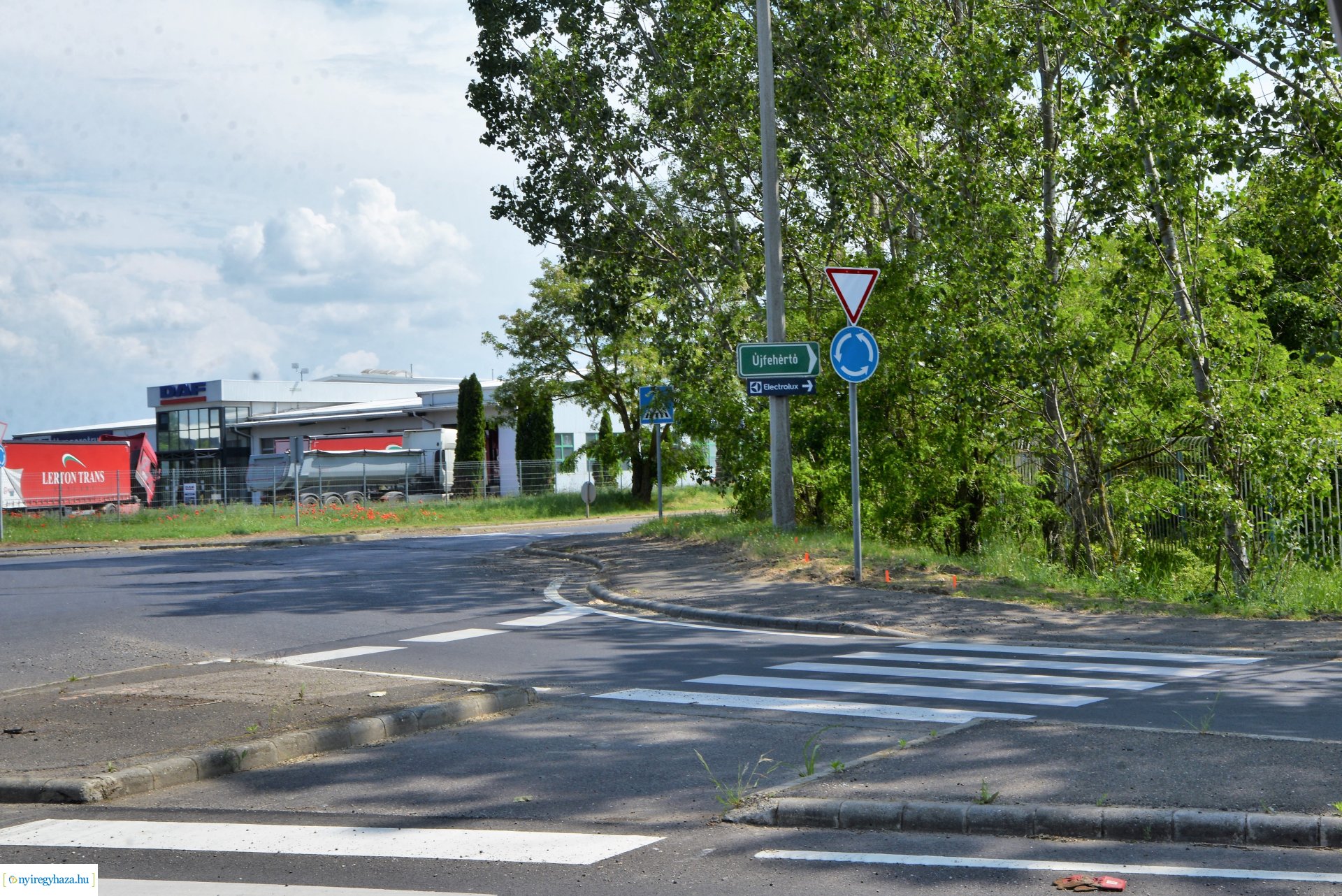 Rozsrétszőlő felújított  bekötőút átadás