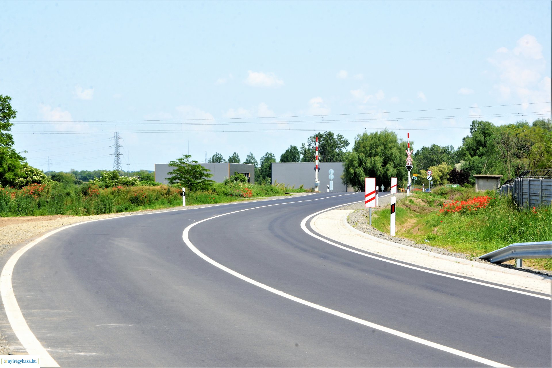 Rozsrétszőlő felújított  bekötőút átadás