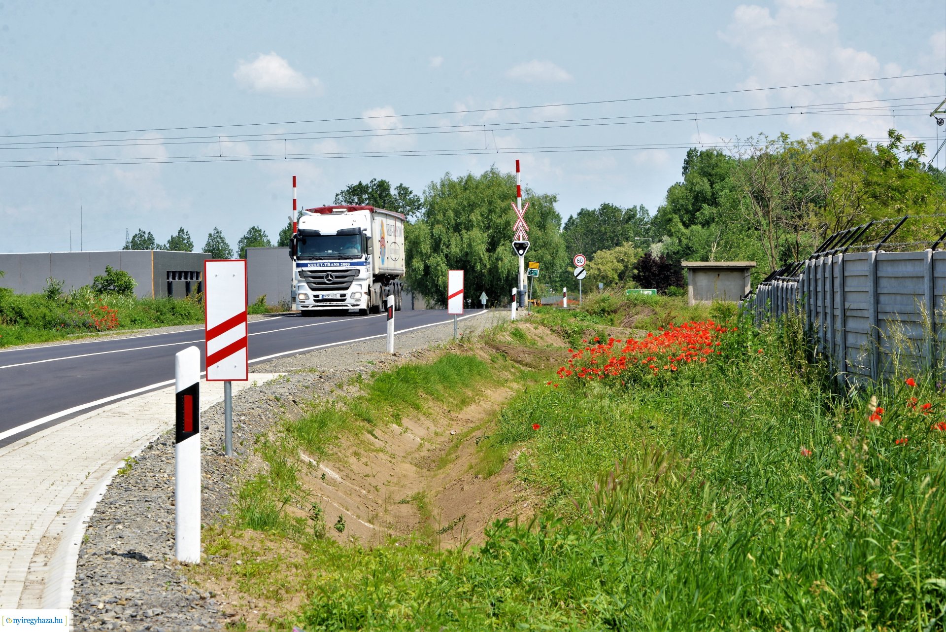 Rozsrétszőlő felújított  bekötőút átadás