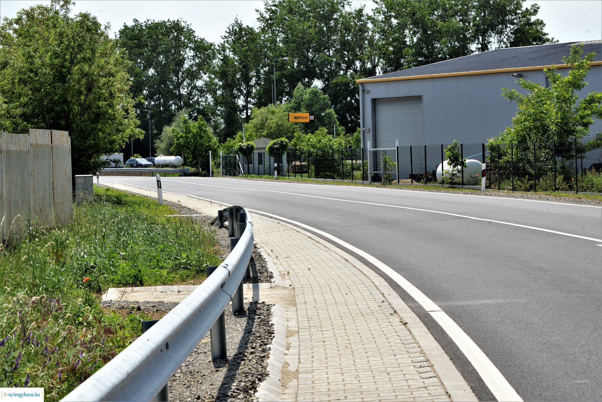 Rozsrétszőlő felújított  bekötőút átadás