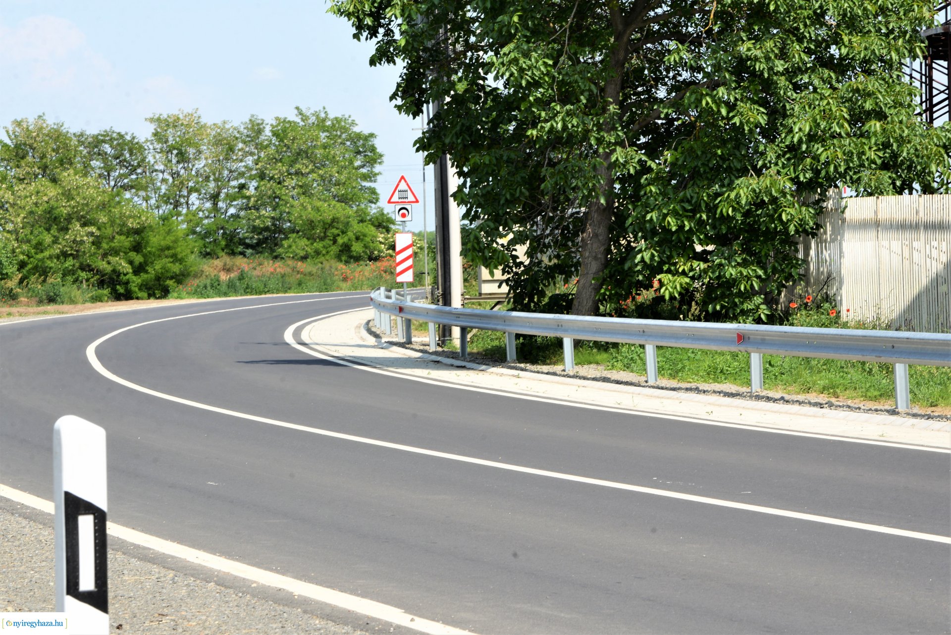 Rozsrétszőlő felújított  bekötőút átadás