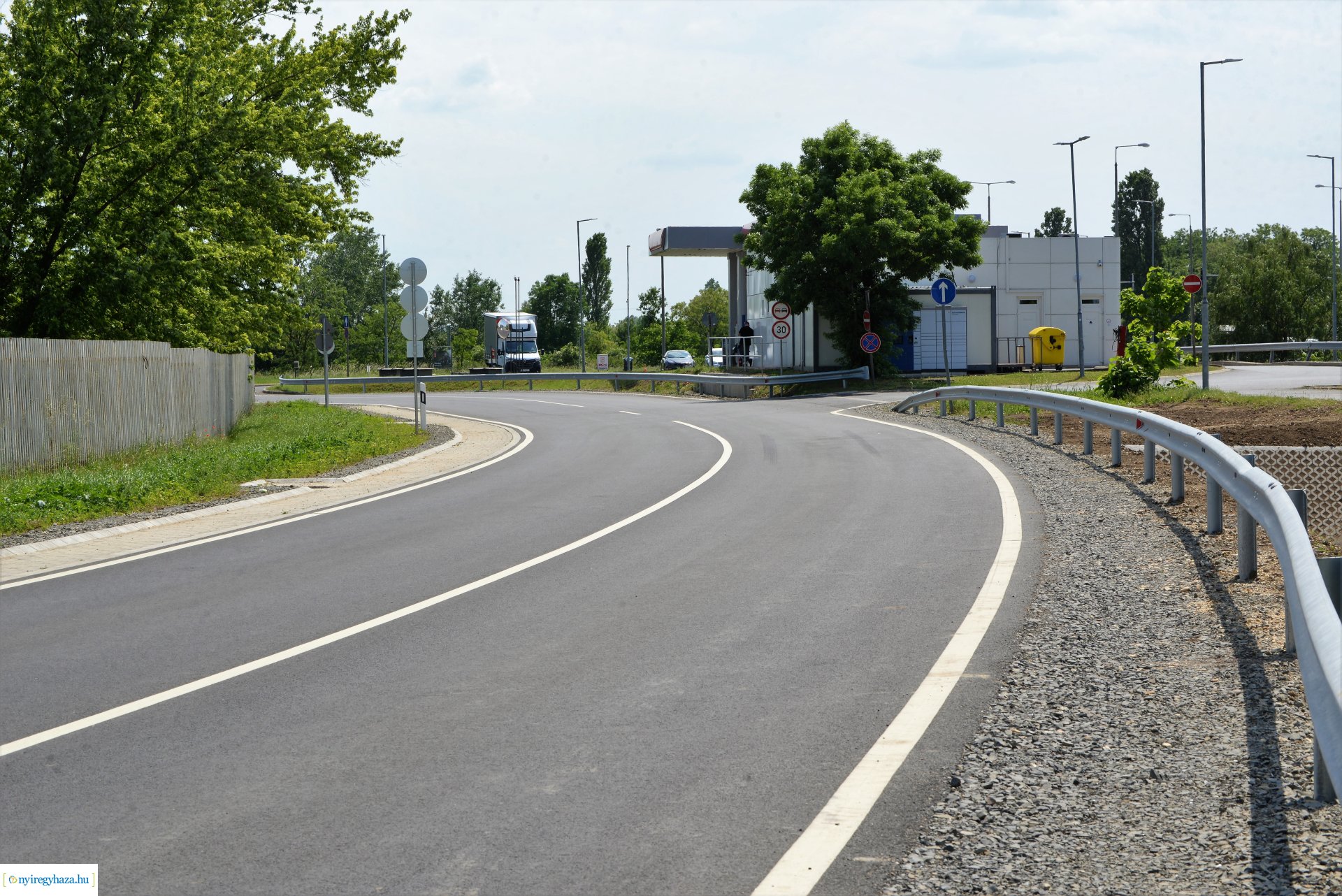 Rozsrétszőlő felújított  bekötőút átadás