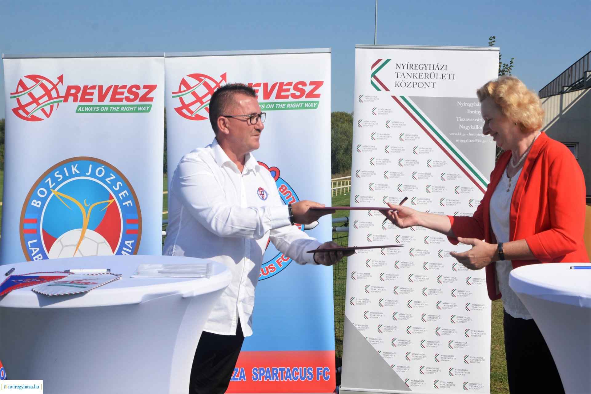 Rúgj labdába program - szerződés aláírás az örökösföldi pályán