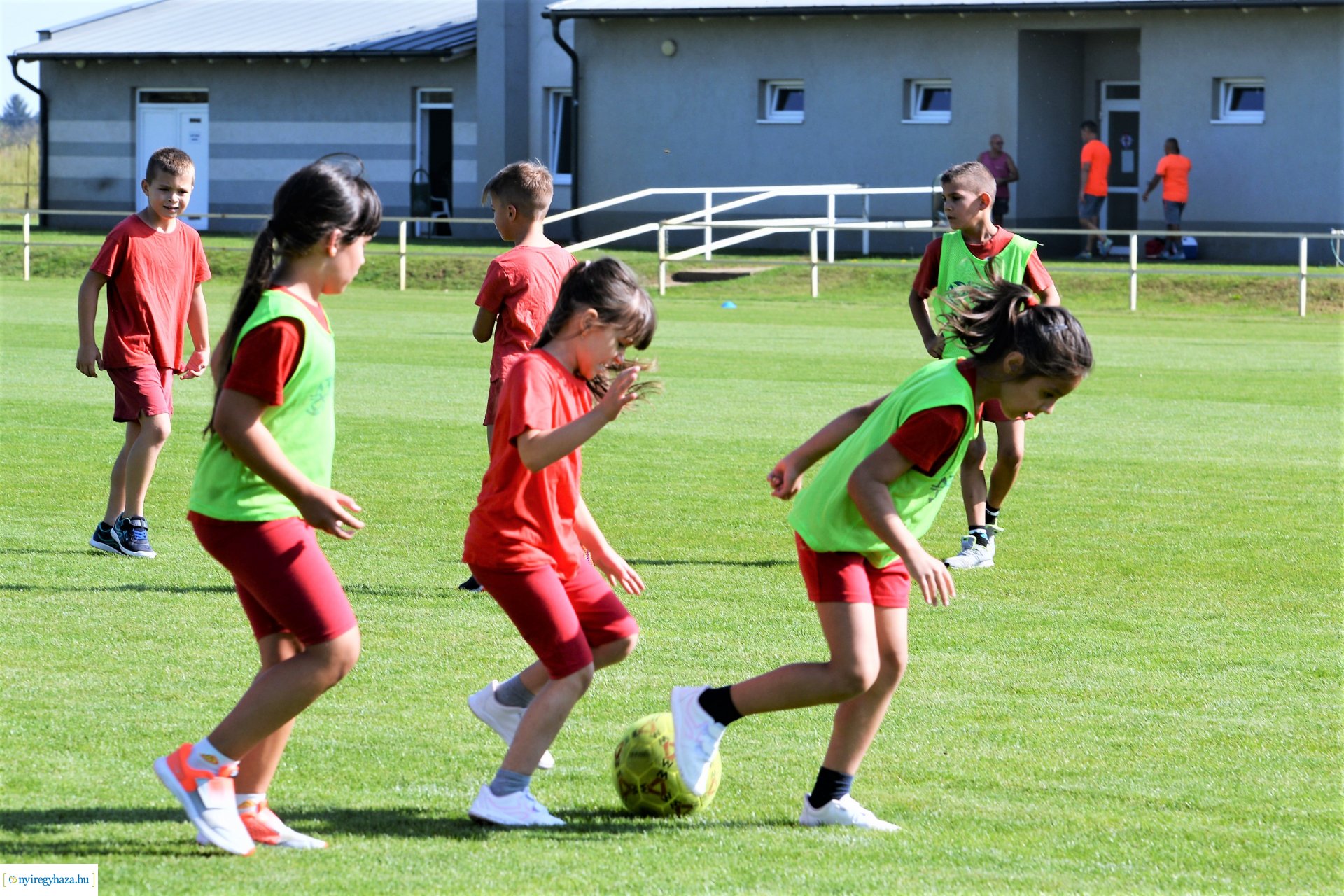 Rúgj labdába program - szerződés aláírás az örökösföldi pályán