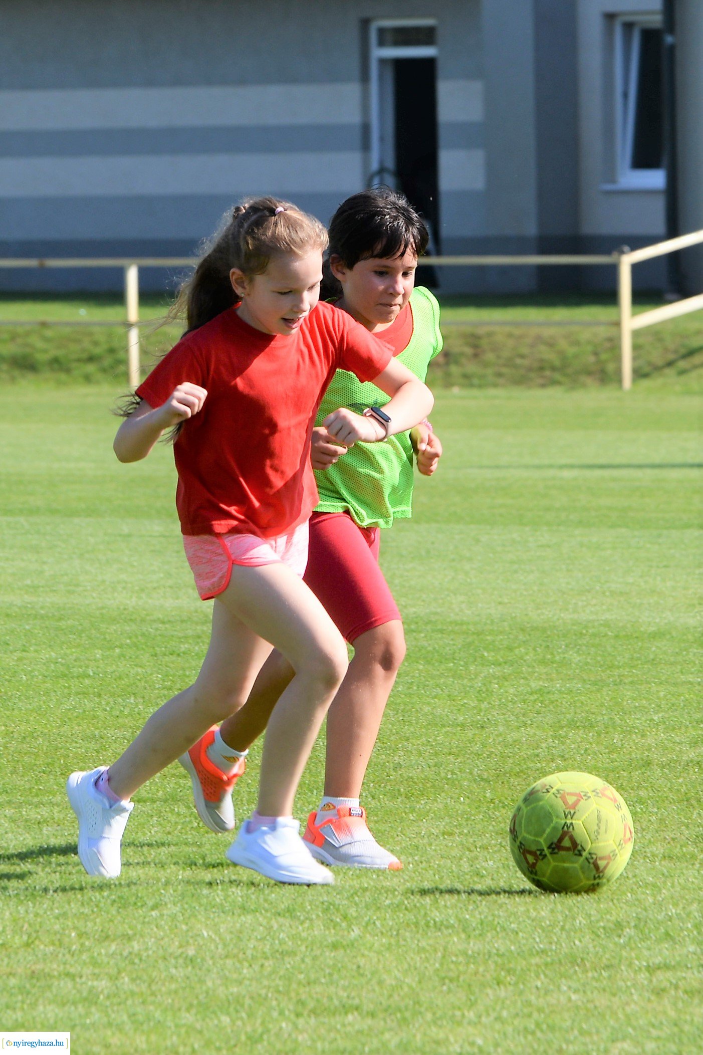 Rúgj labdába program - szerződés aláírás az örökösföldi pályán