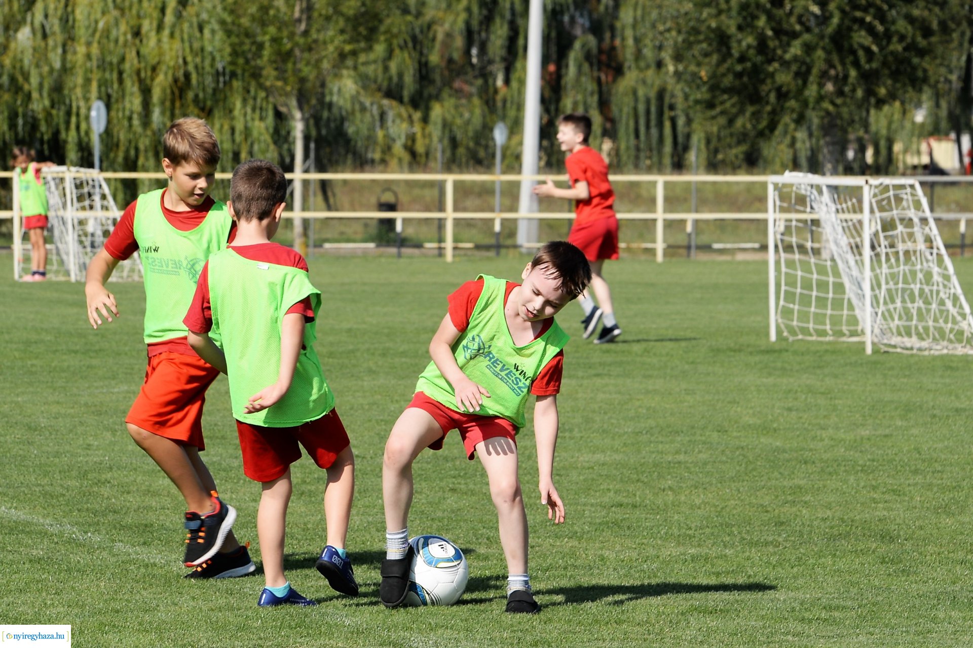Rúgj labdába program - szerződés aláírás az örökösföldi pályán
