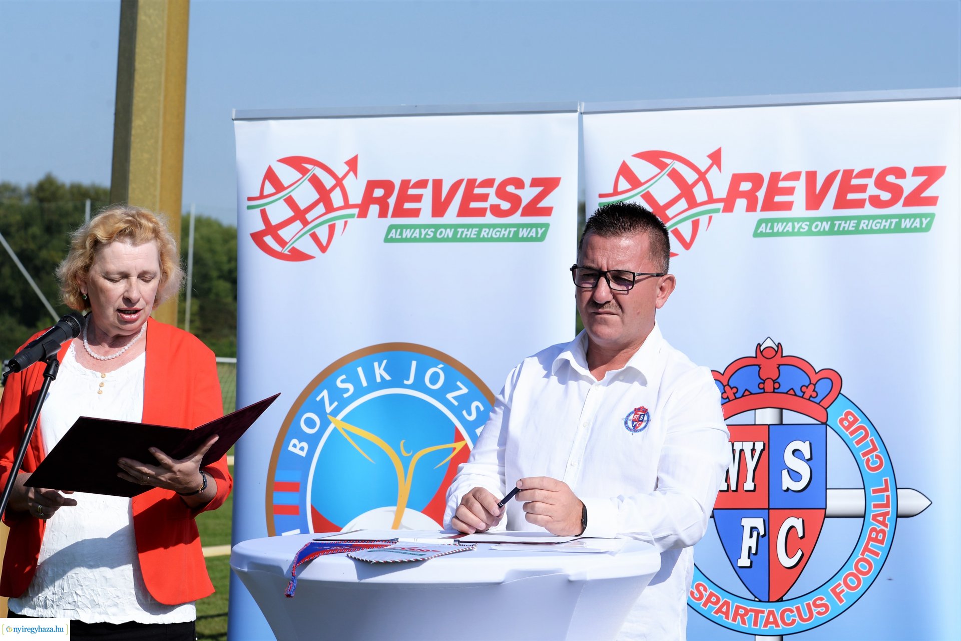 Rúgj labdába program - szerződés aláírás az örökösföldi pályán