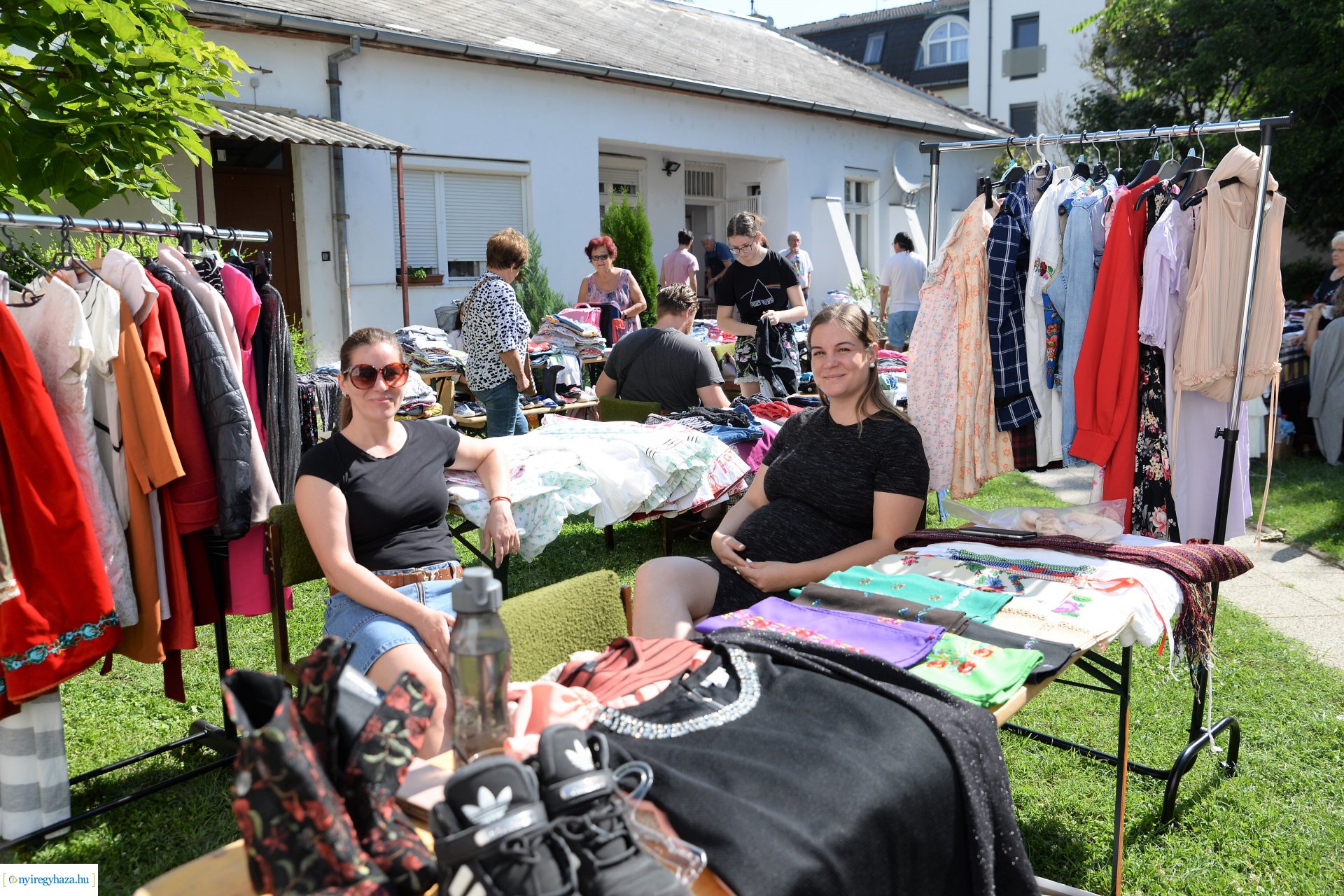 Ruhabörze a Kölyökvárban