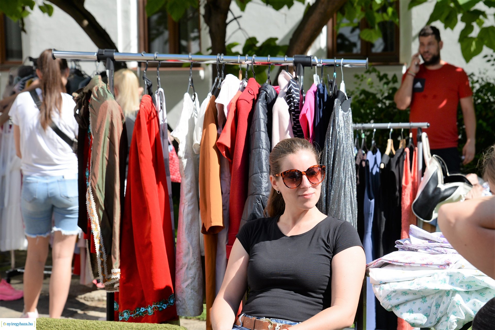 Ruhabörze a Kölyökvárban