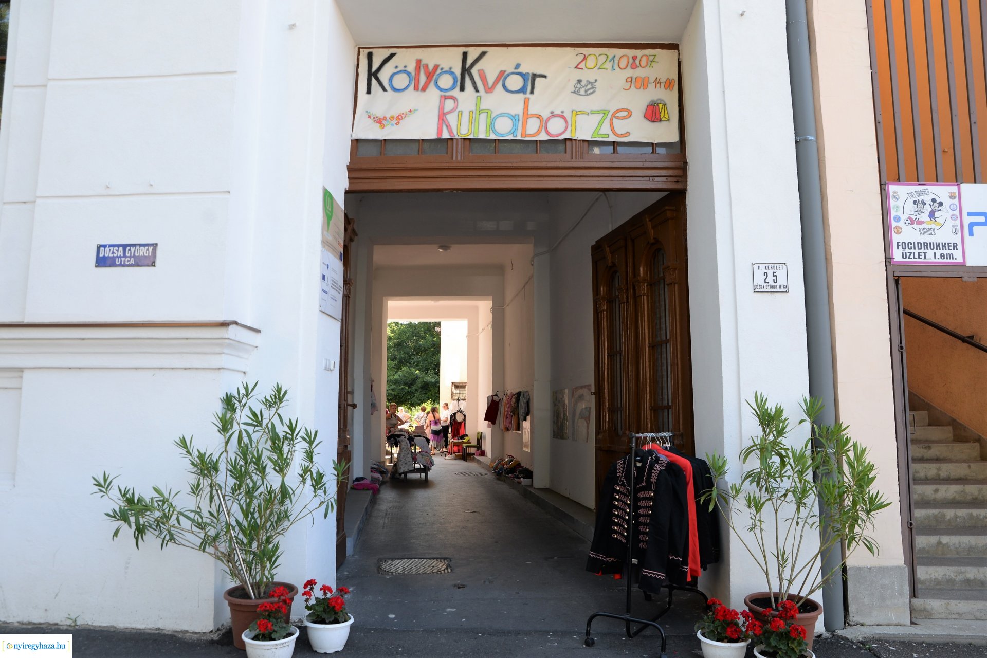 Ruhabörze a Kölyökvárban