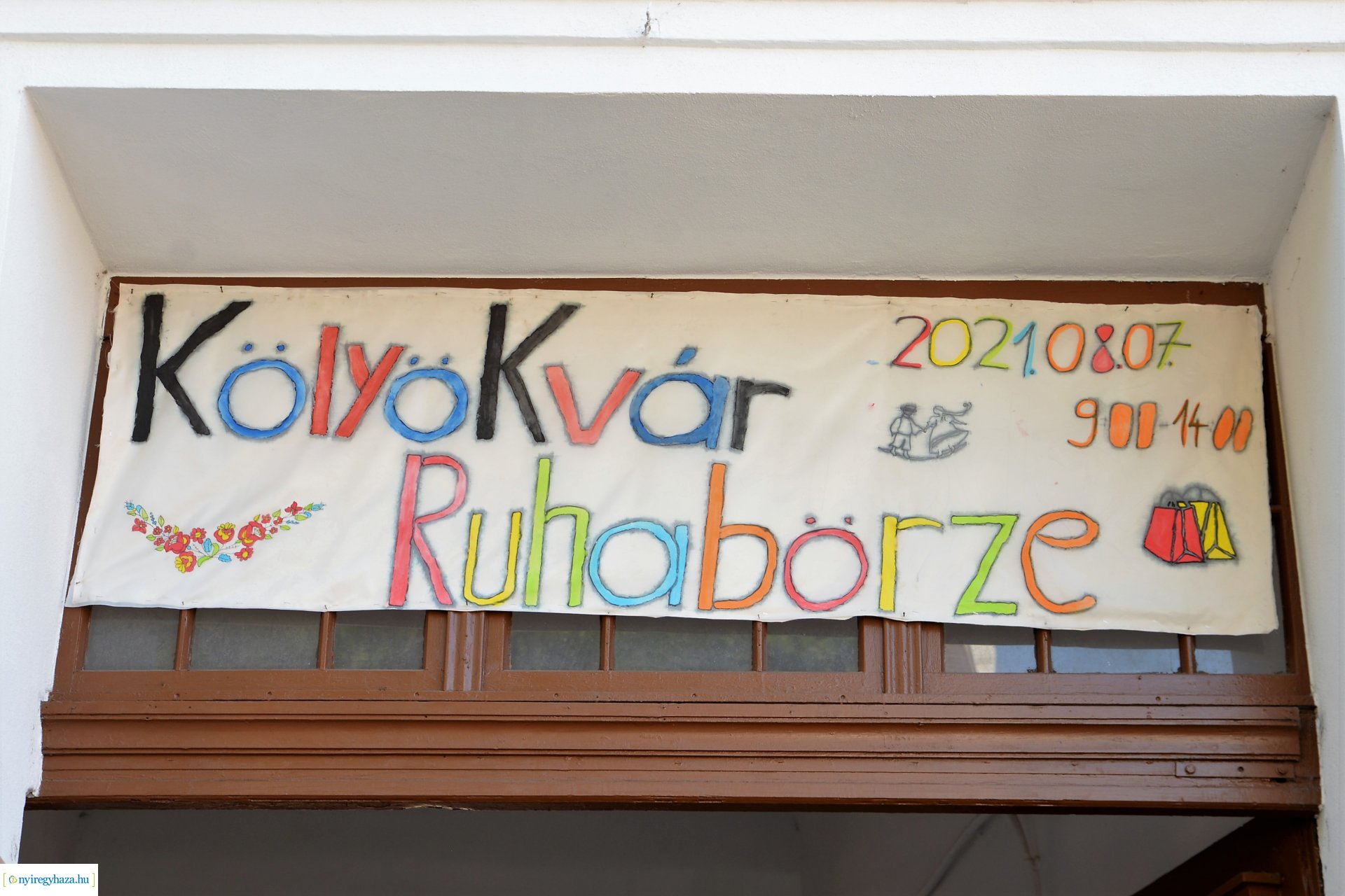 Ruhabörze a Kölyökvárban