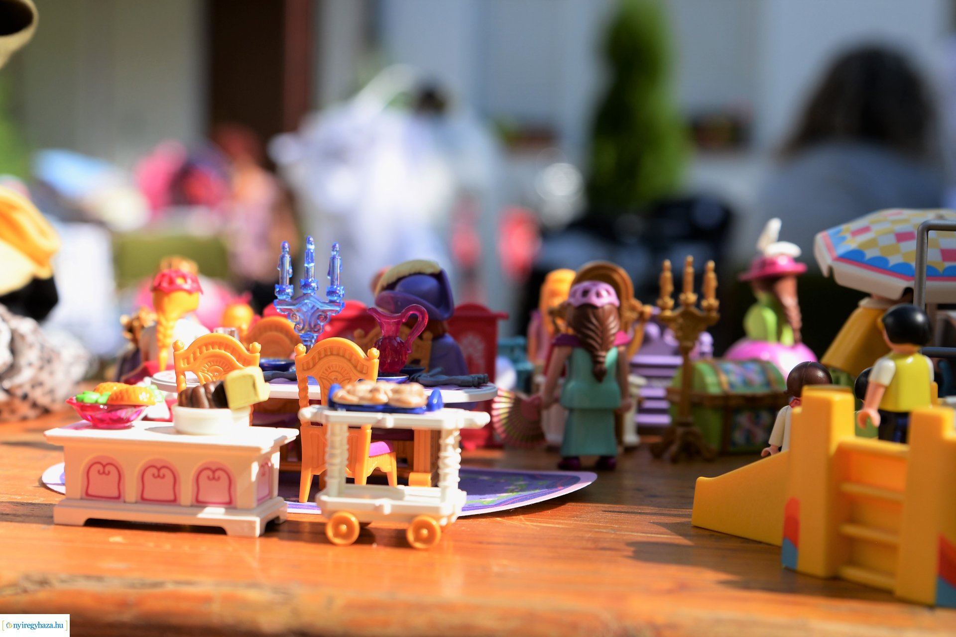 Ruhabörze a Kölyökvárban