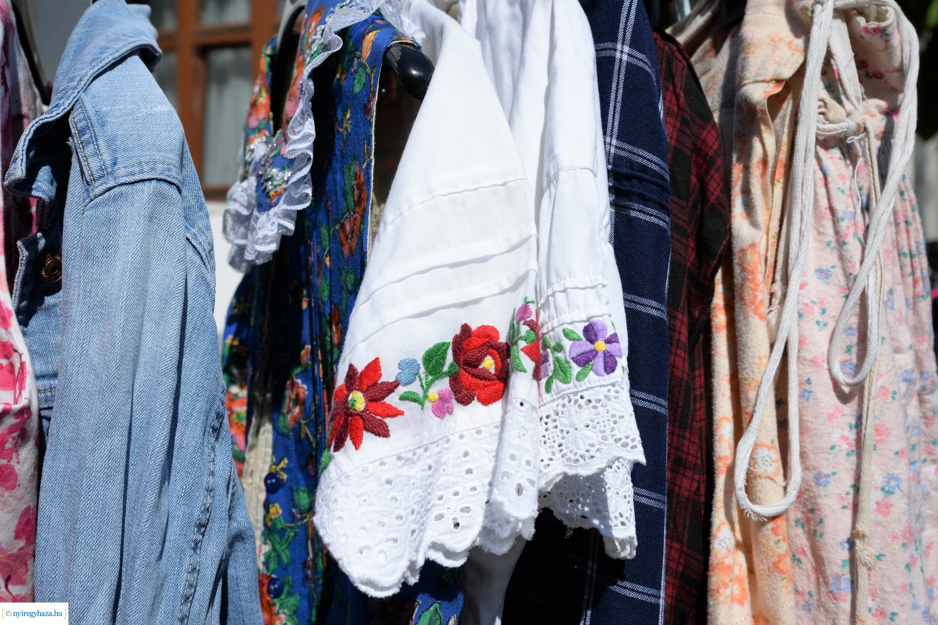 Ruhabörze a Kölyökvárban