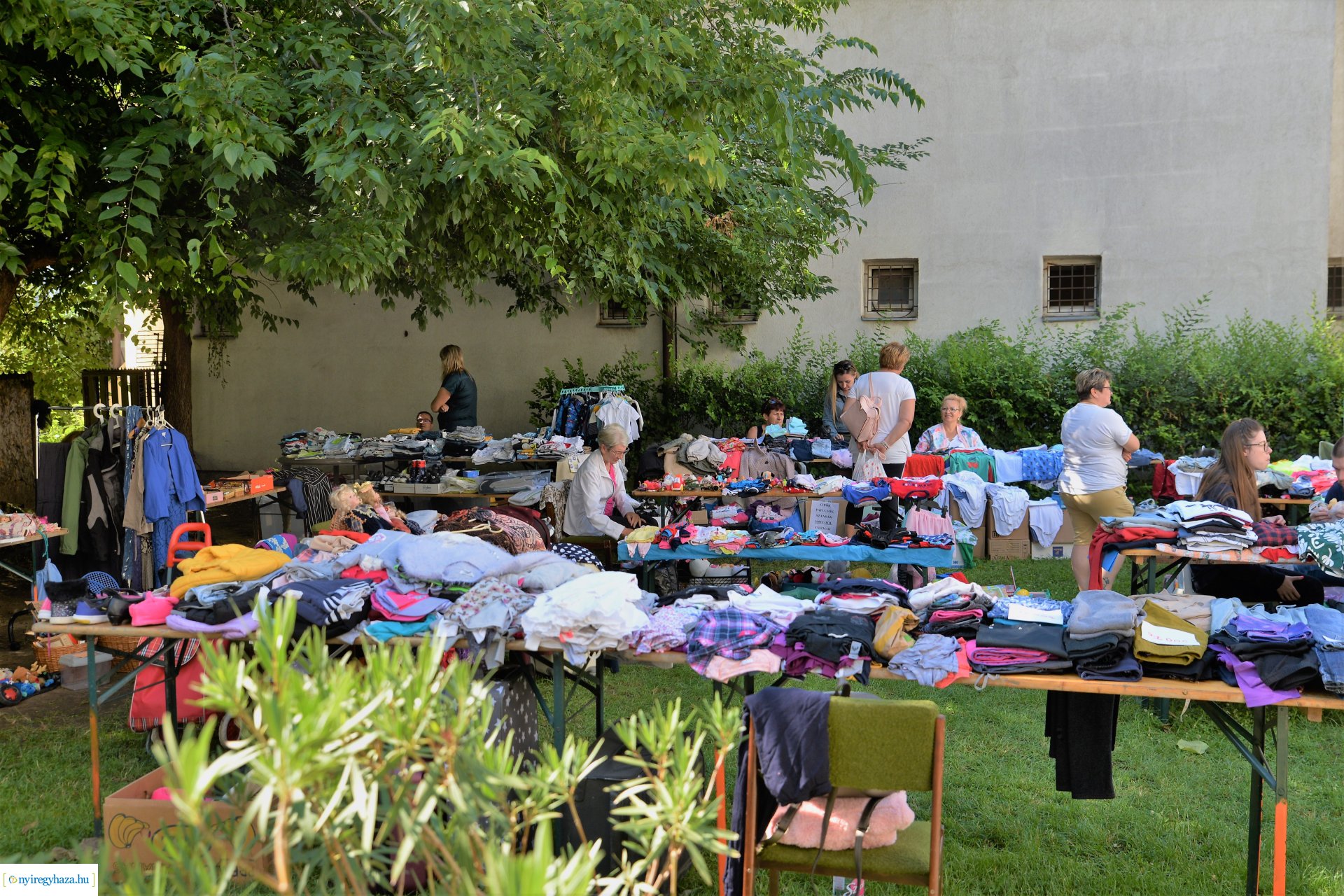 Ruhabörze a Kölyökvárban