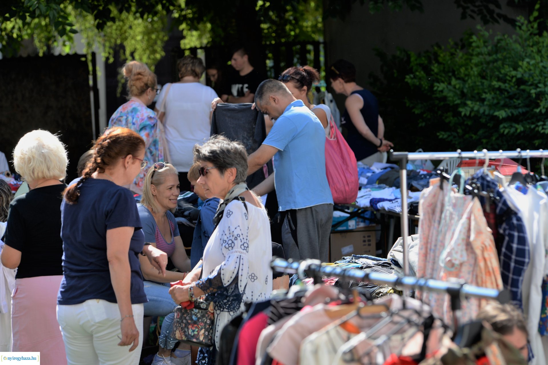 Ruhabörze a Kölyökvárban