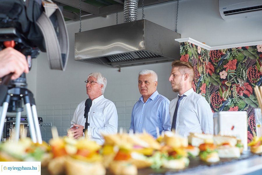 Sajtóreggeli a Piac Bisztróban