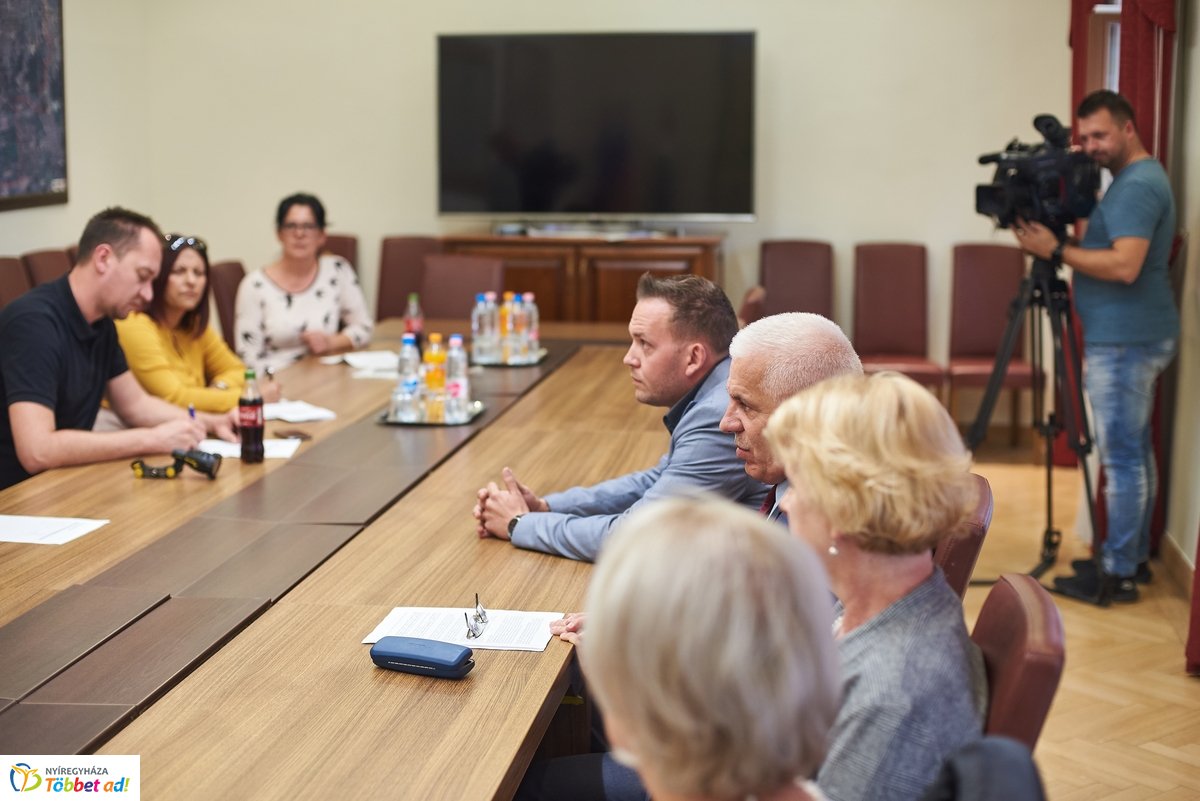 Sajtótájékoztató a Bárczi iskola fejlesztéséről