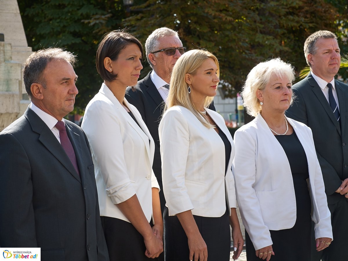 Sajtótájékoztató a Kossuth téren