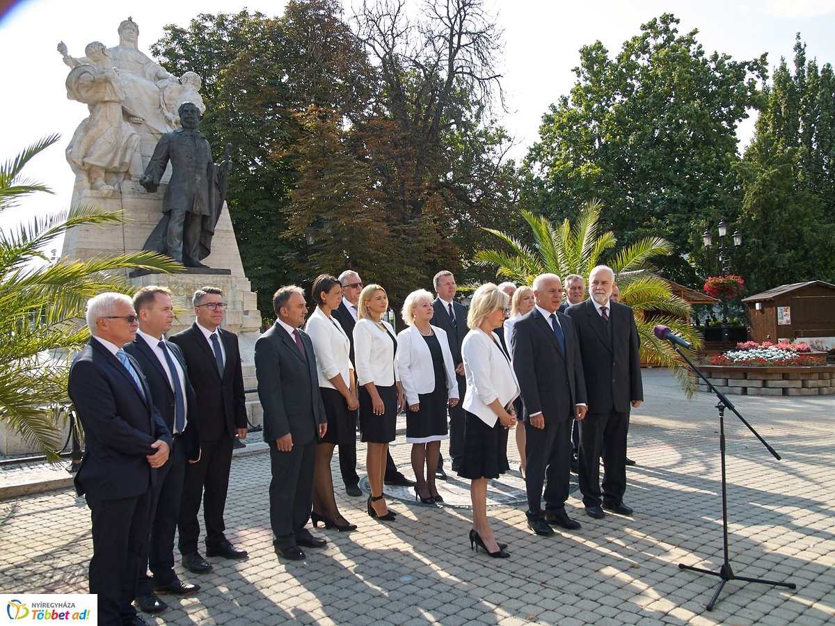 Sajtótájékoztató a Kossuth téren