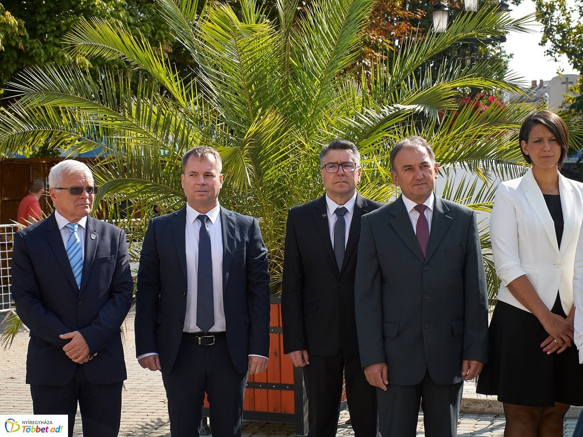 Sajtótájékoztató a Kossuth téren