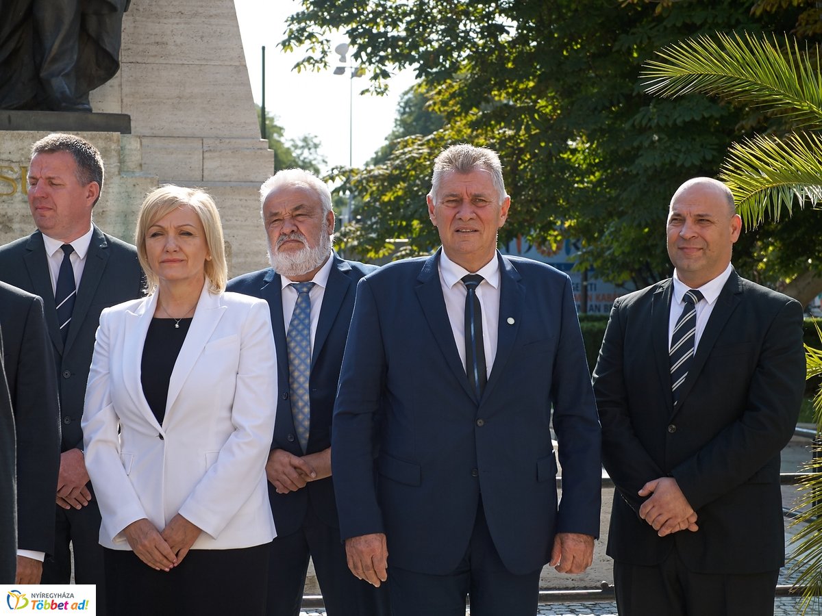 Sajtótájékoztató a Kossuth téren