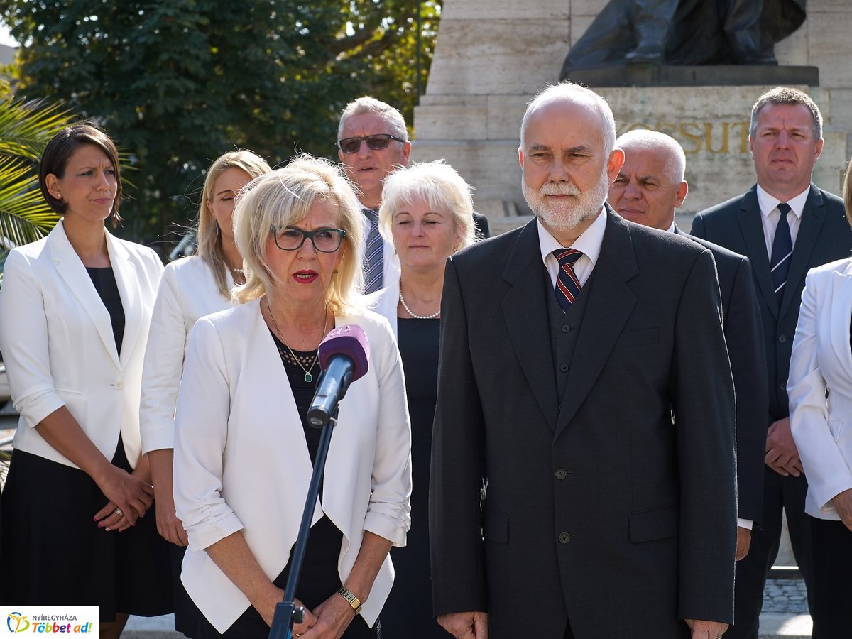 Sajtótájékoztató a Kossuth téren