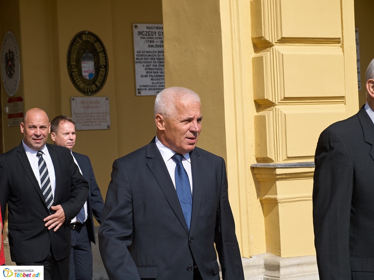 Sajtótájékoztató a Kossuth téren