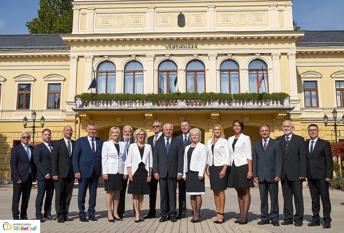 Sajtótájékoztató a Kossuth téren