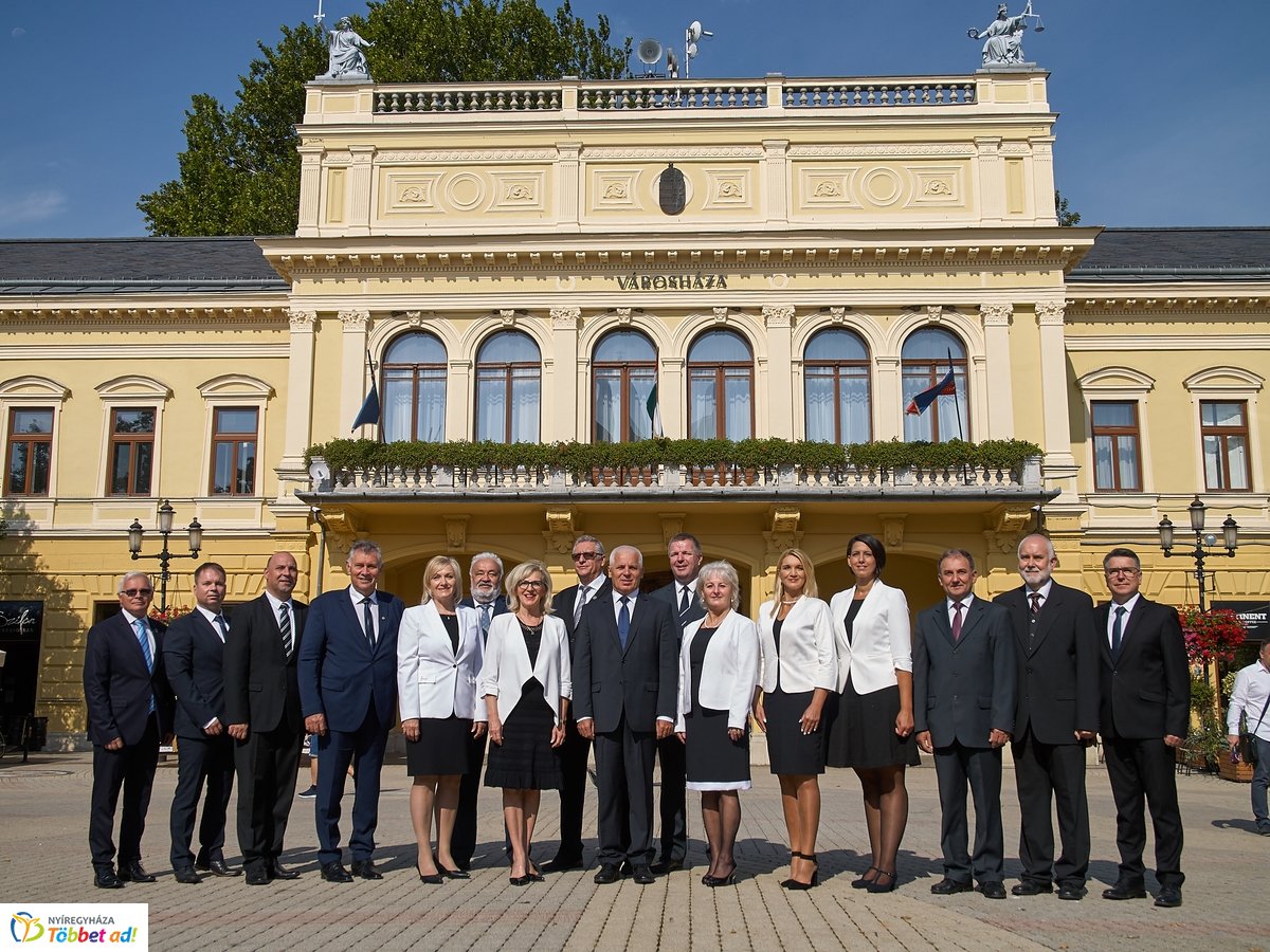 Sajtótájékoztató a Kossuth téren