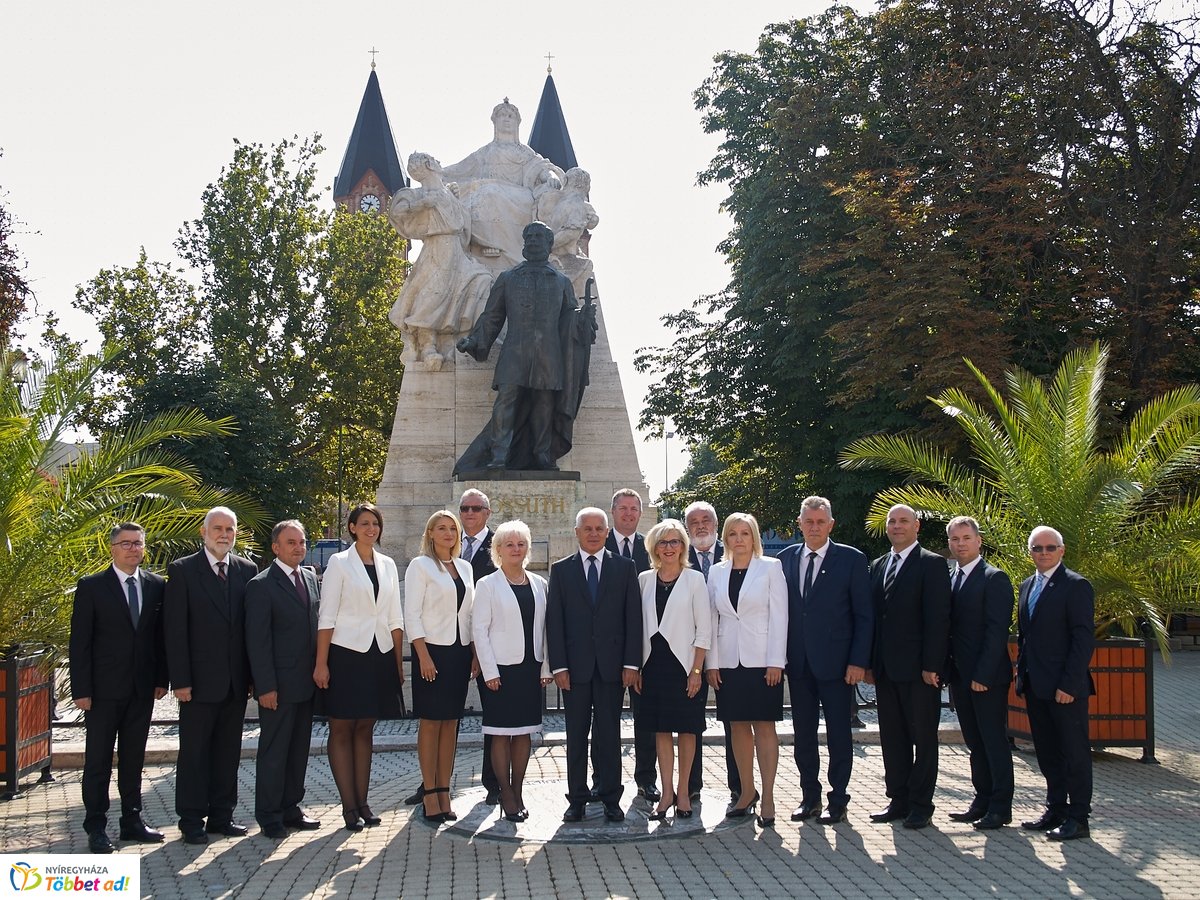 Sajtótájékoztató a Kossuth téren