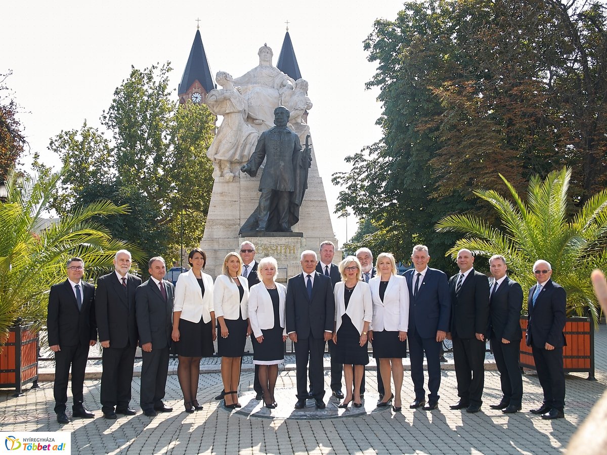 Sajtótájékoztató a Kossuth téren