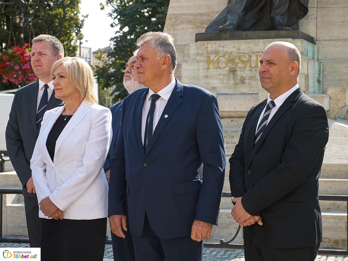 Sajtótájékoztató a Kossuth téren