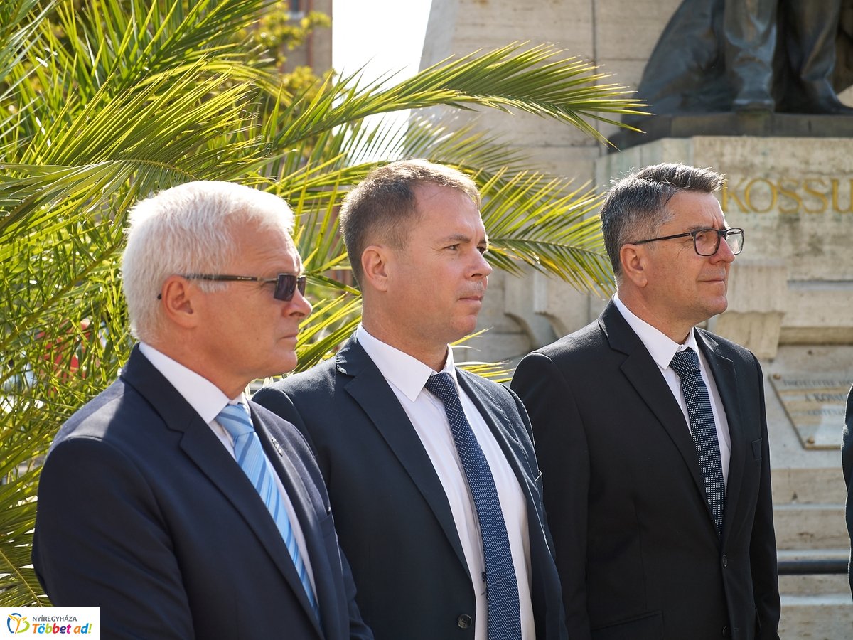 Sajtótájékoztató a Kossuth téren