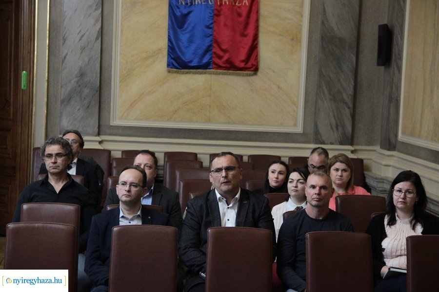 Sajtótájékoztató a Tiszavasvári út fejlesztéséről 20230425