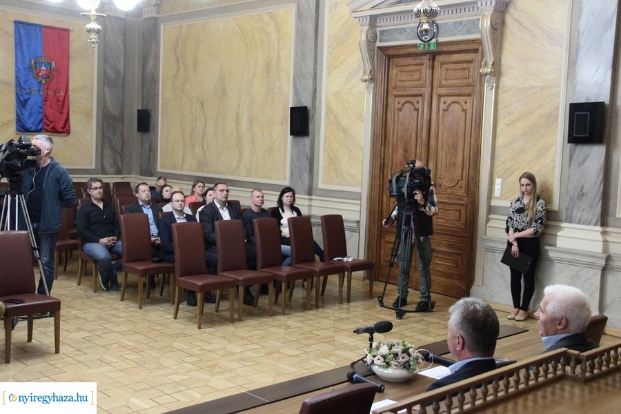 Sajtótájékoztató a Tiszavasvári út fejlesztéséről 20230425