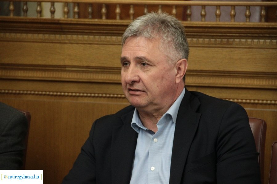 Sajtótájékoztató a Tiszavasvári út fejlesztéséről 20230425